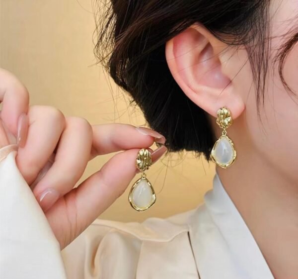 Vintage Glam with Monalisa Stone Earring - Image 4