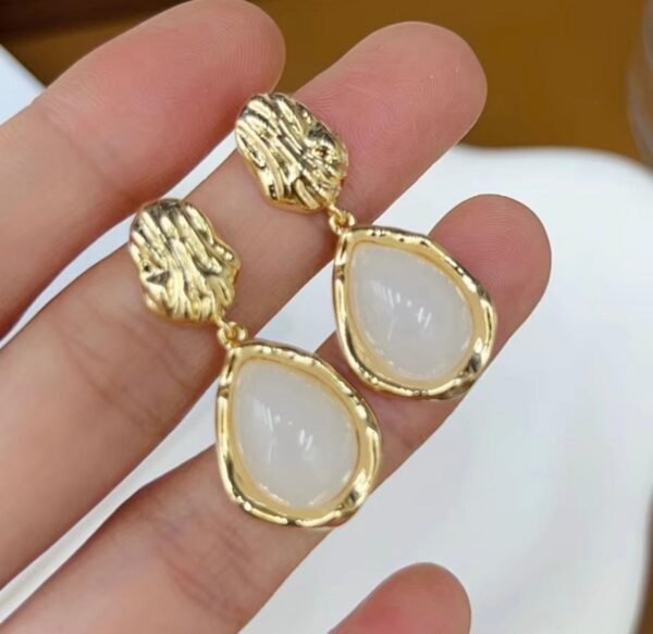 Vintage Glam with Monalisa Stone Earring