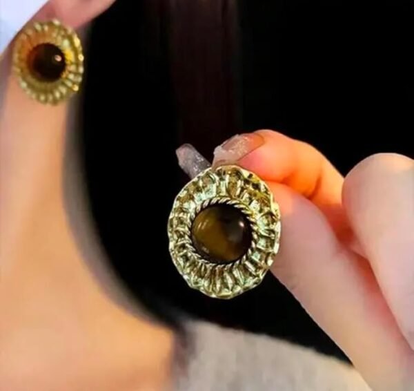 Vintage Style Round Clip-on Earrings, Tiger's Eye Stone - Image 4