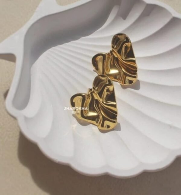 Elegant Gold-Toned Heart Shaped Statement Stud Earring - Image 4