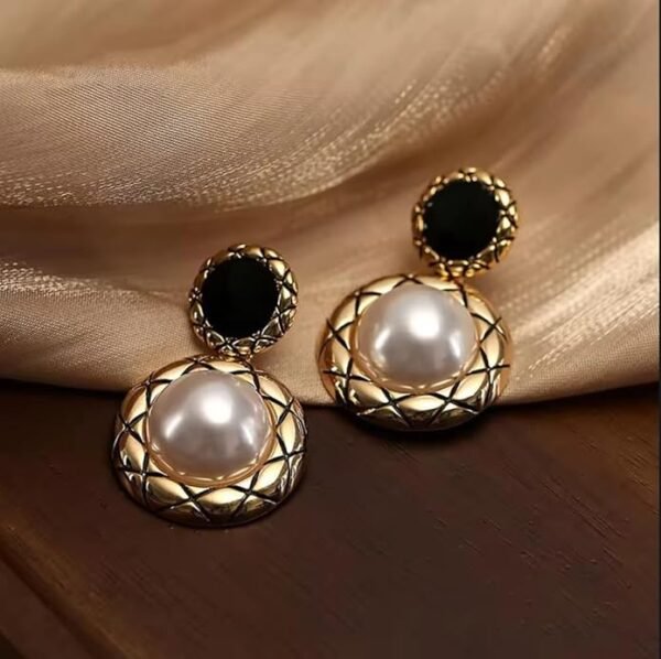 Vintage Pearl Drop Earrings, Gold-Tone Quilted Design, Black Onyx Studs - Image 5