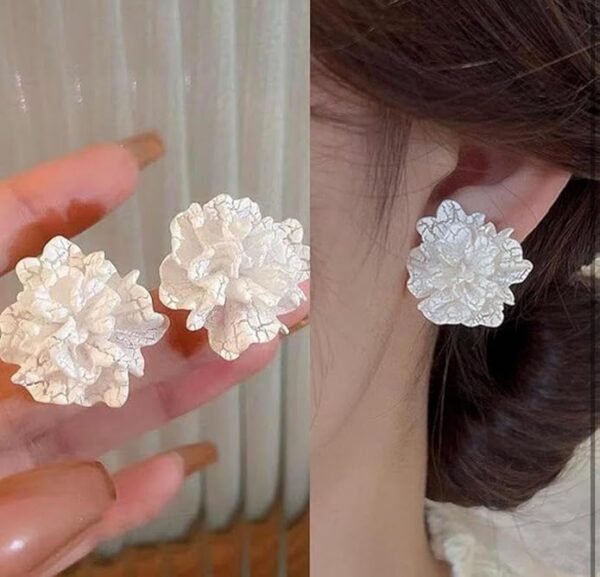 Decorative Marble-Effect Leaf Elegant Earrings- White colour - Image 2