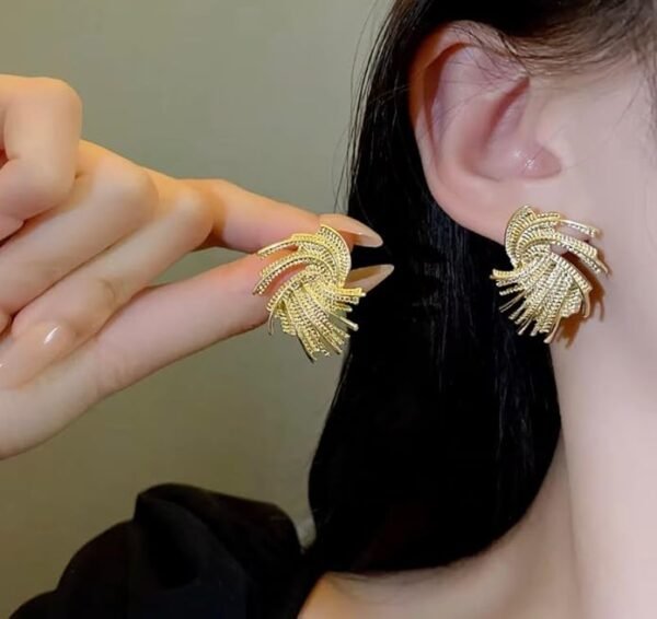 Vintage Style Wing-Shaped Stud Earrings, Gold-Tone Metal - Image 5