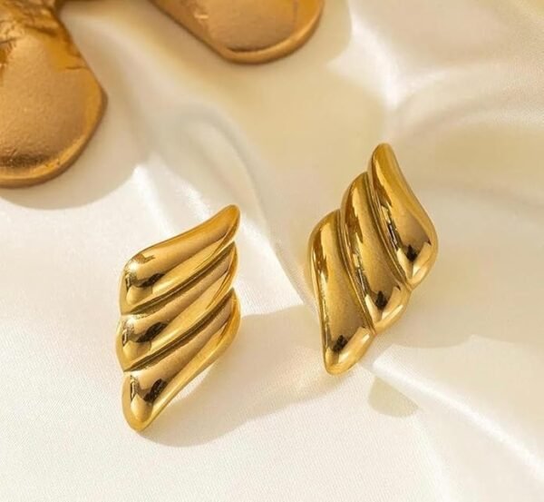 Modern Wing-Shaped Gold-Toned Stud Earring, Elegant Curved Design
