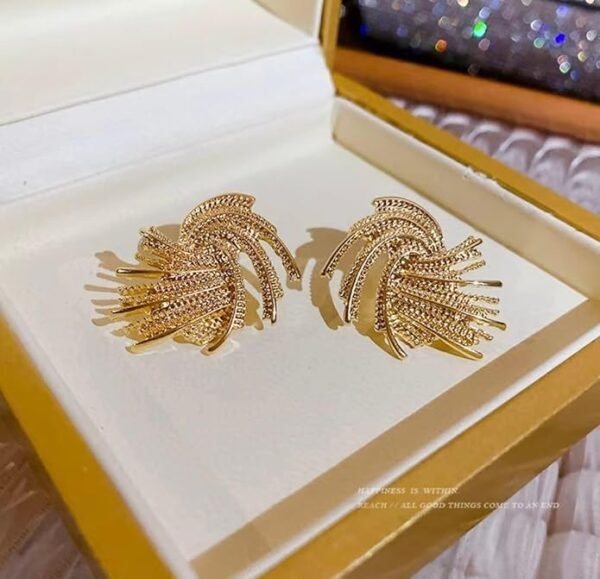 Vintage Style Wing-Shaped Stud Earrings, Gold-Tone Metal - Image 2