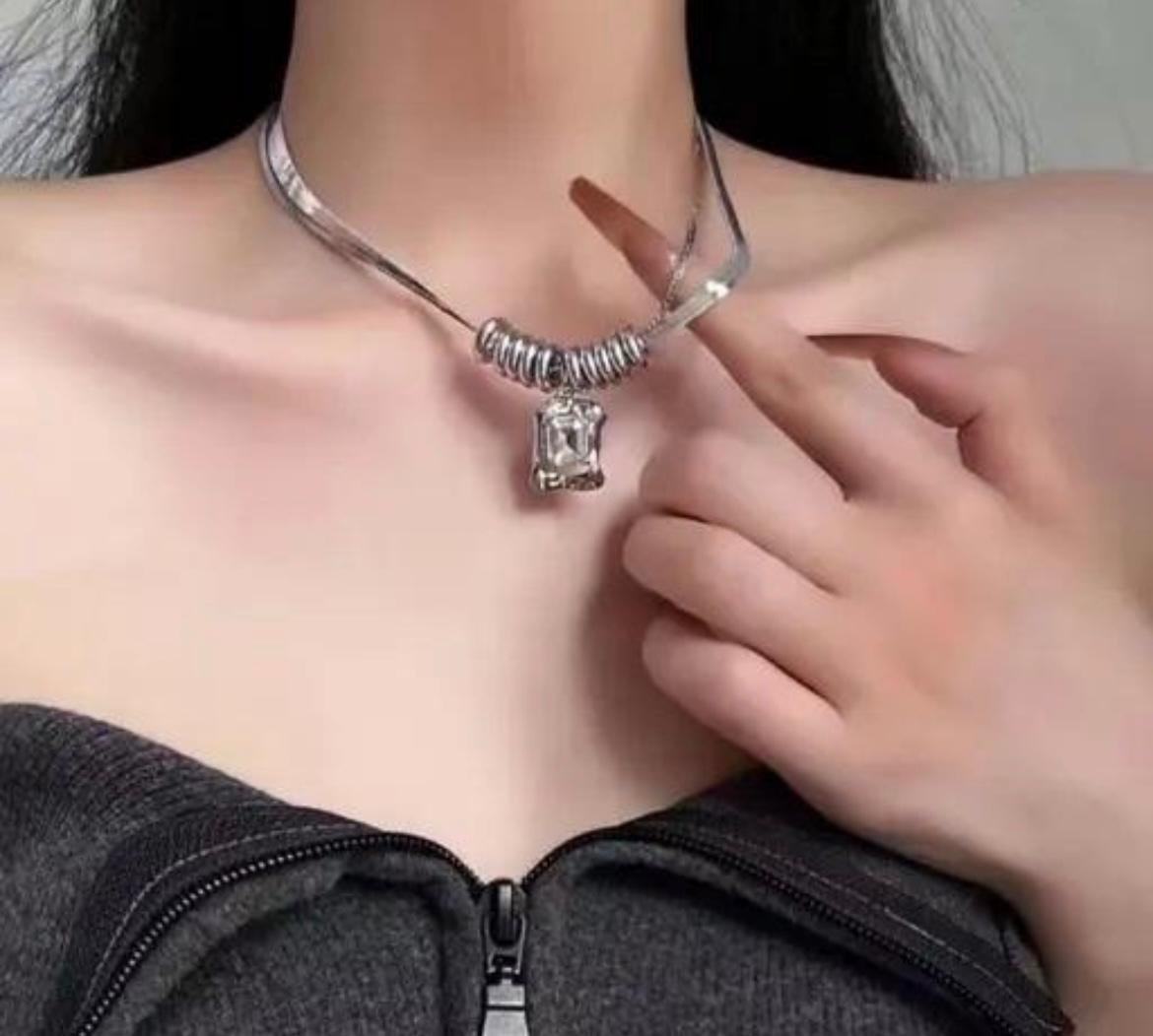 Elegant Silver Snake Chain Necklace with Black and white Stone Pendant, Twisted Rope Design - Image 6